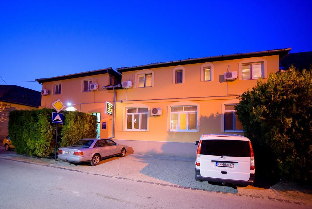 Guest House Mali Homtel Subotica Dış mekan fotoğraf