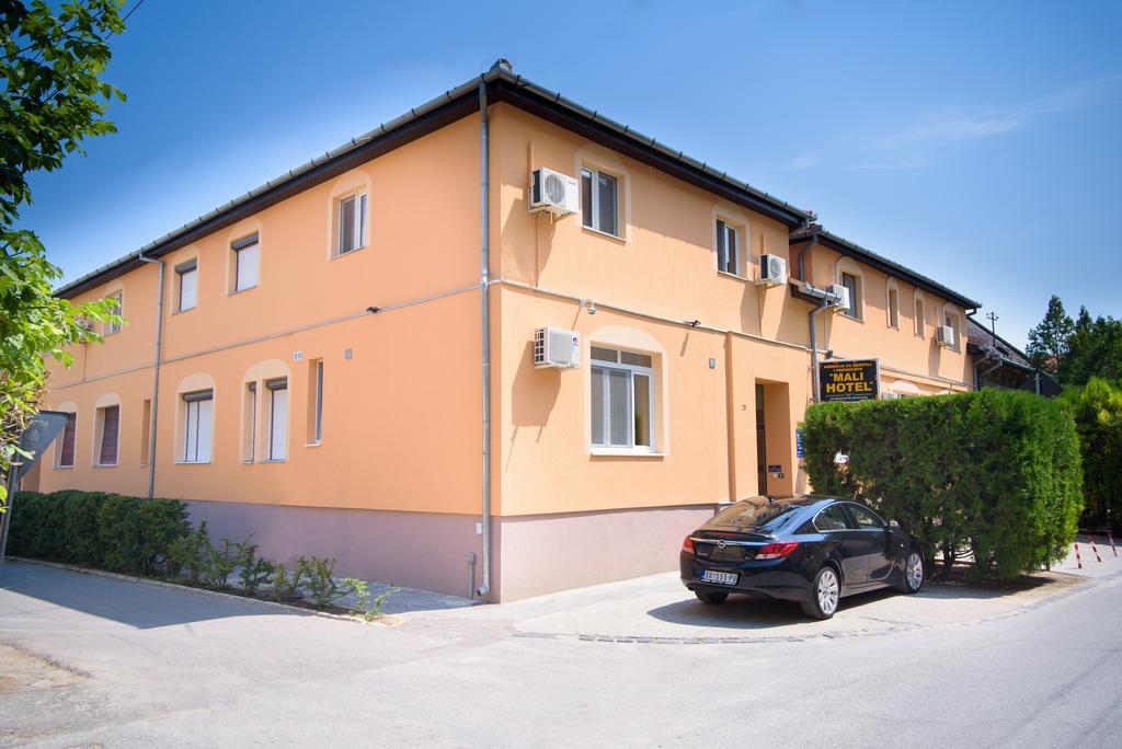Guest House Mali Hotel Subotica Dış mekan fotoğraf